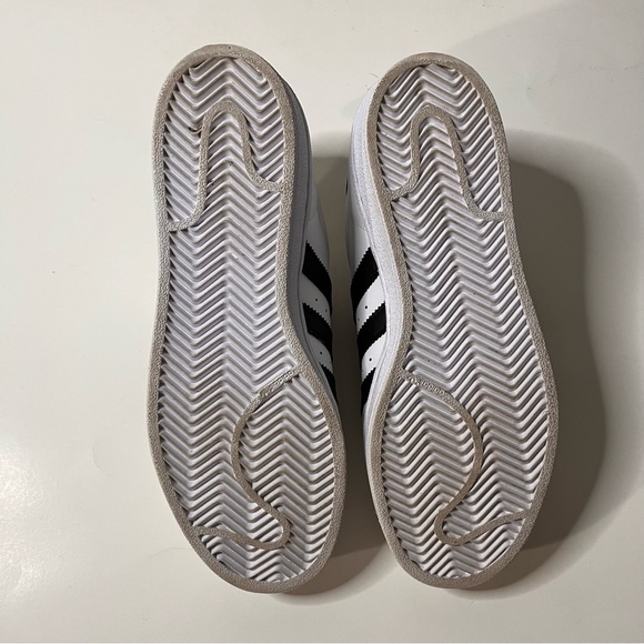 Adidas black and white superstar size 7.5 - Picture 12 of 16